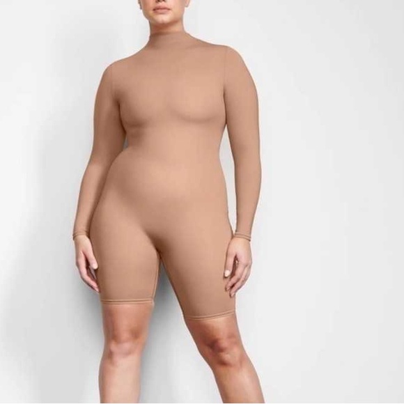 SKIMS ALL IN ONE MOCK NECK ONESIE MID THIGH FIRM - Picture 2 of 6